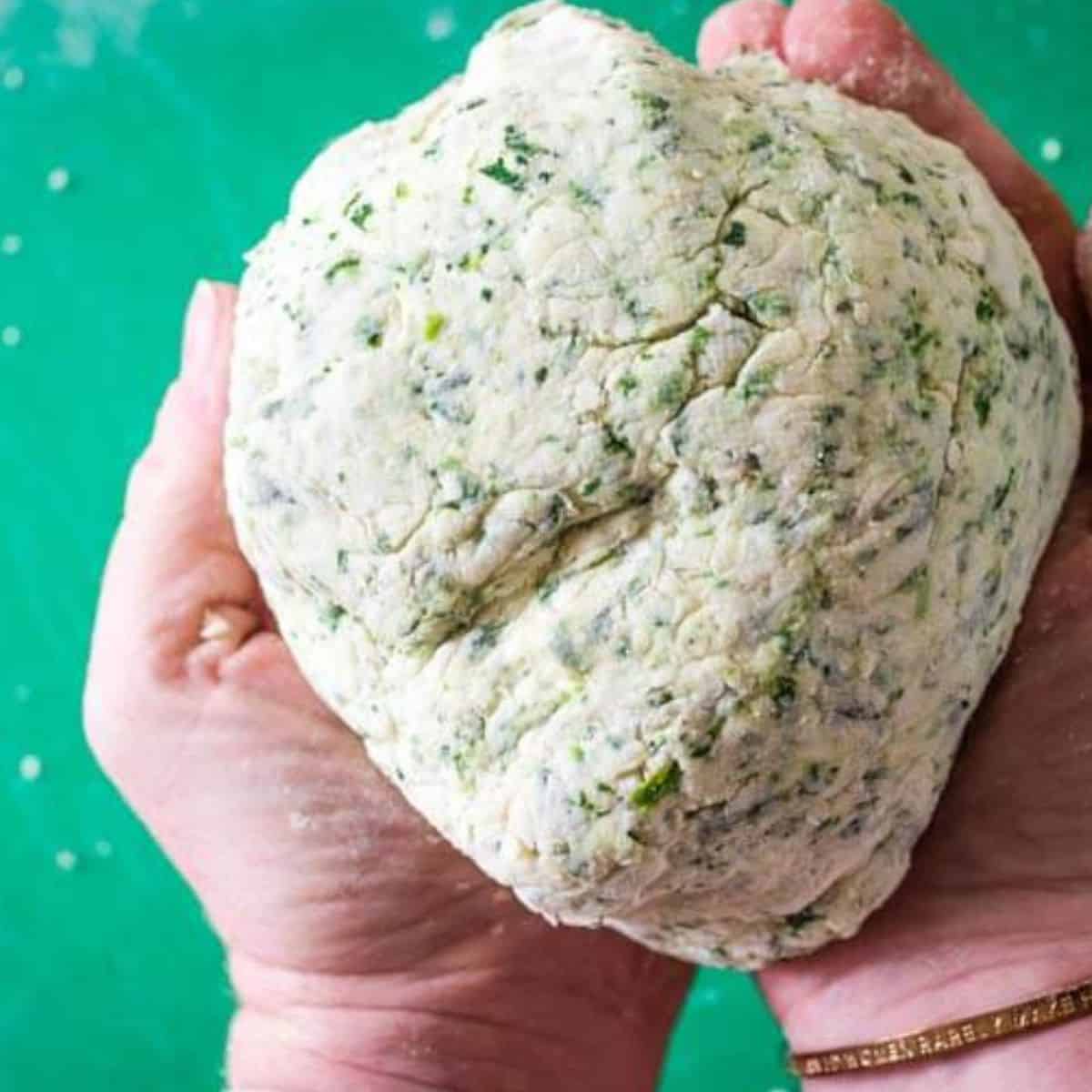გოგრიანი ბლინჩიკები ქიშმიშით